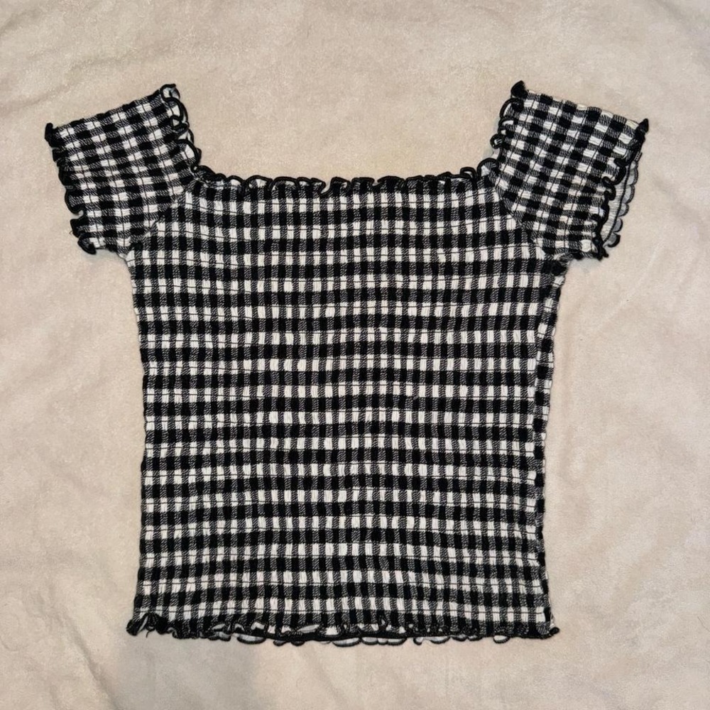 Hollister size small black & white gingham smocked crop top